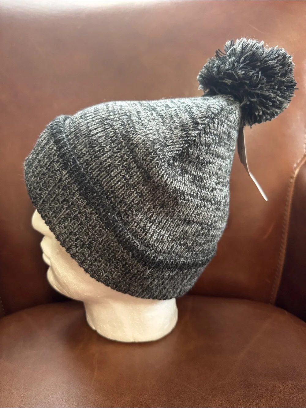 NWT Notre Fighting Irish NCAA Adult Beanie Hat Cuffed Embroidered Pom Pom Gray